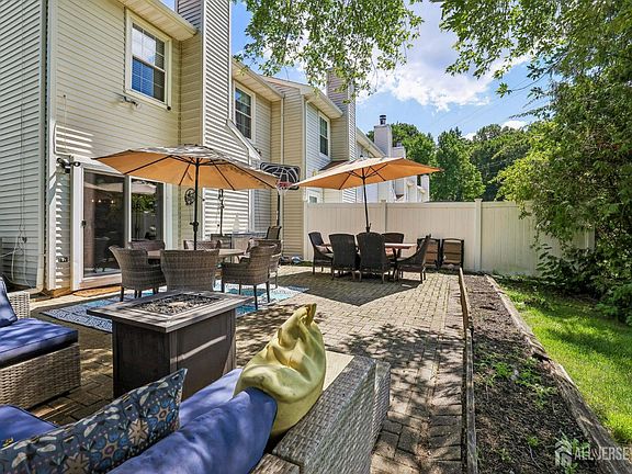 5th image of 79 Staghorn Dr