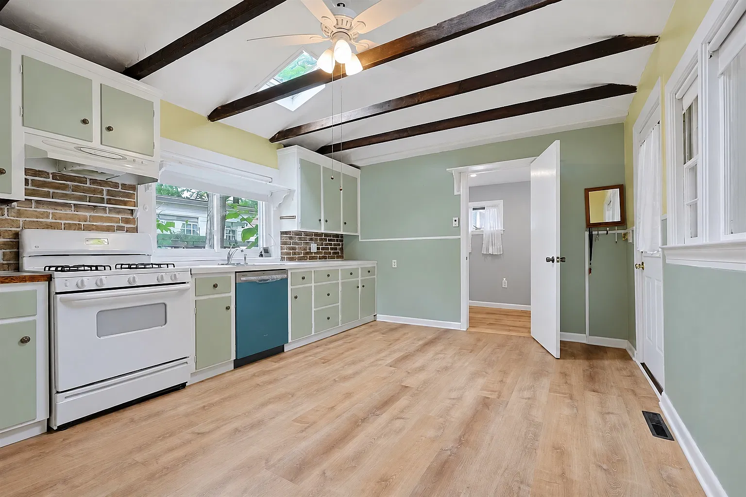 3 bed, 1229 sqft, $3,600 — Photo 4