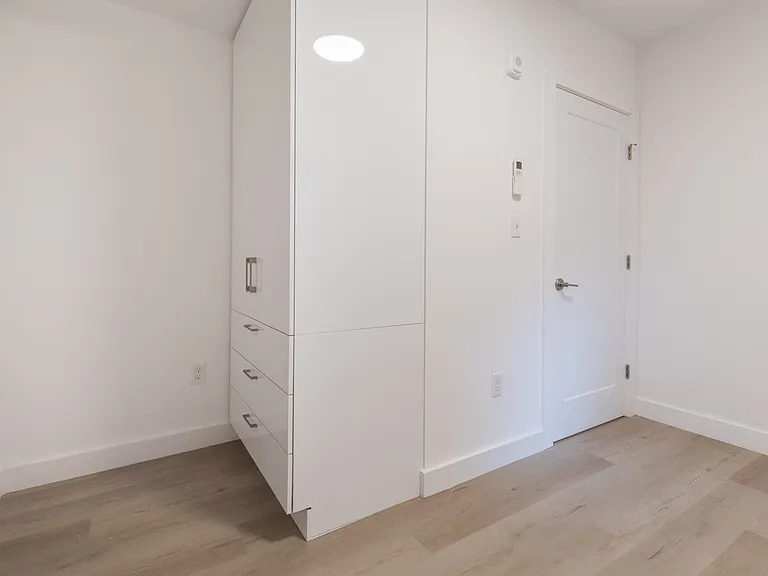 2837 Washington St #4 — Photo 4