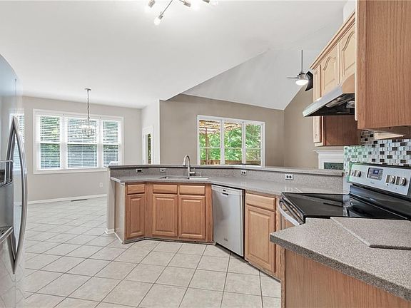 4th image of 2213 Thicket Ct NW