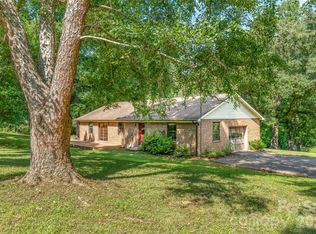 27 Windy Acres Dr, Fairview, NC 28730