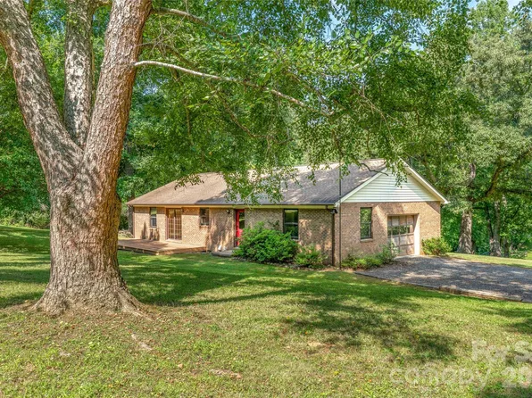 27 Windy Acres Dr, Fairview, NC 28730