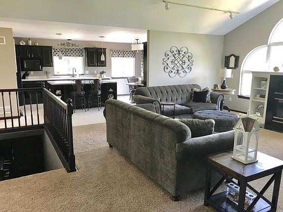 4th image of W138N6555 Manor Hills Blvd