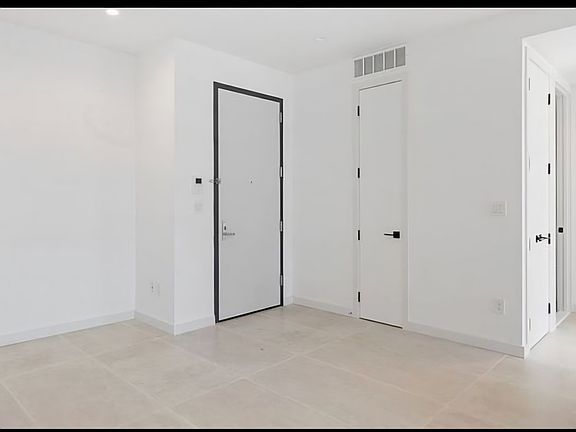 4th image of 722 Hinsdale St APT 4F