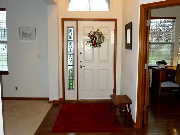 Foyer, 2 story and gleaming hardwood floors