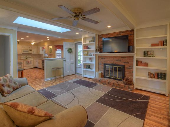 5th image of 306 Hawick Pl