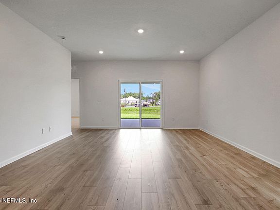 3rd image of 14323 CREEKBLUFF Way