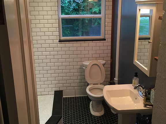 4th image of 23318 Shoreview St