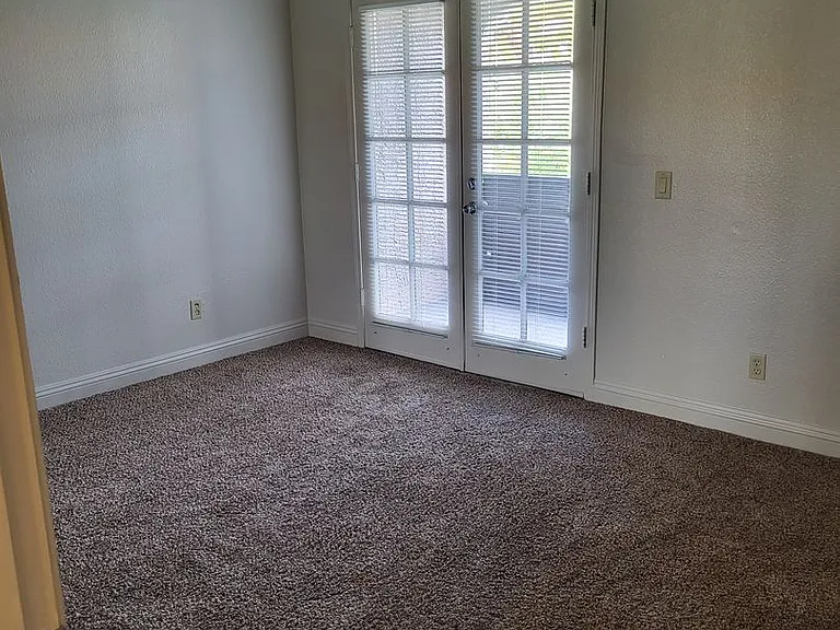 1412 Bass Dr #D — Photo 32