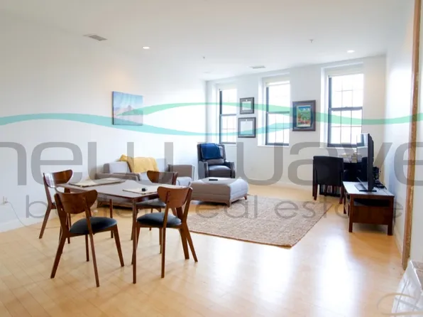 102 Queensberry St, Boston, MA