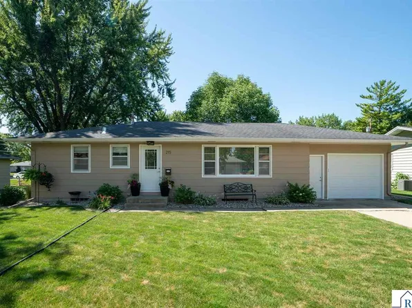 215 Capital Dr, Mankato, MN 56001