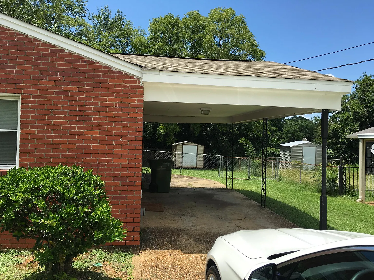 3 bed, 900 sqft, $985 — Photo 2