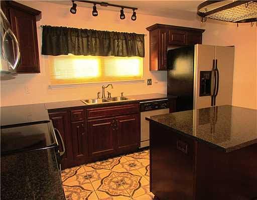 5th image of 7040 Oakhurst Dr