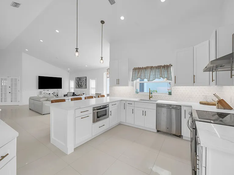 39 Dorchester Cir — Photo 6