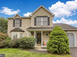 235 Ashford Dr, Douglassville, PA 19518