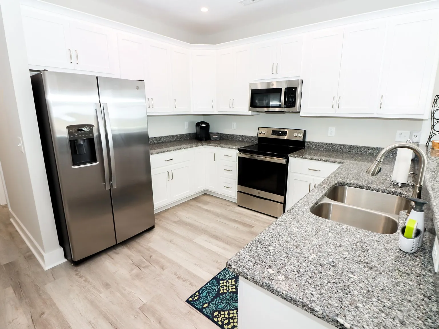 3 bed, 2100 sqft, $2,500 — Photo 4