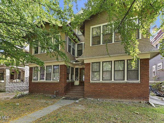 2nd image of 405 Victoria Pl