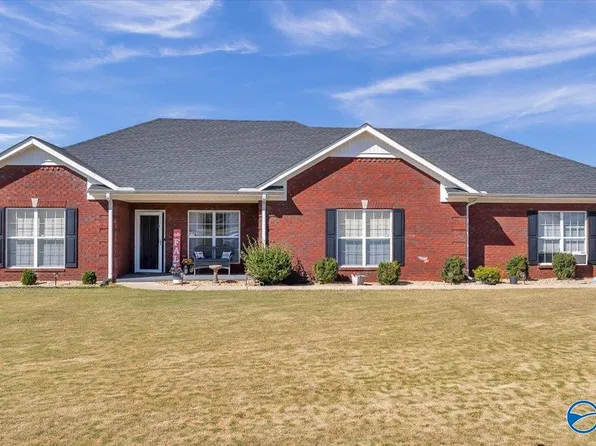 300 Eagle Ridge Dr, New Market, AL 35761