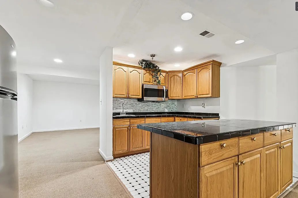 Building Photo - 25710 S Village Dr