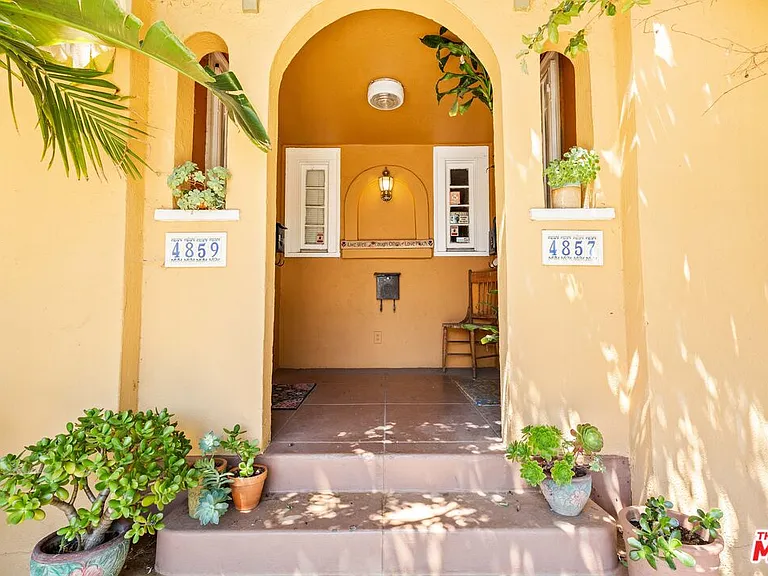 1185 S Tremaine Ave — Photo 59