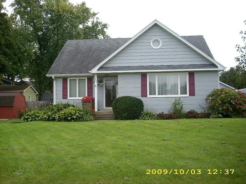 2nd image of 907 Lincoln St