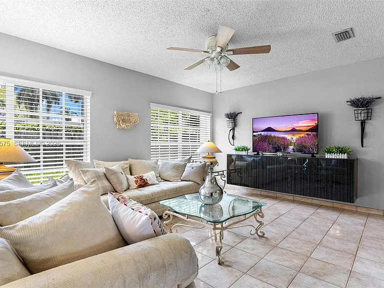 9075 SW 48th Ter — Photo 14