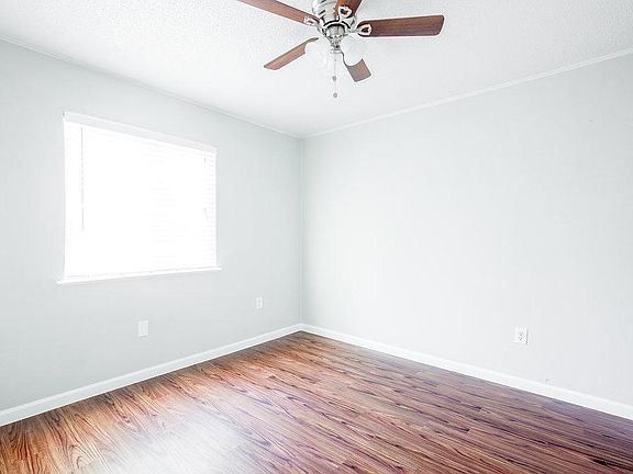 2nd image of 1400 E 51st St APT 21