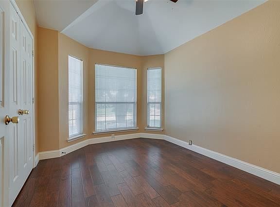 5th image of 513 Oakbrook Dr