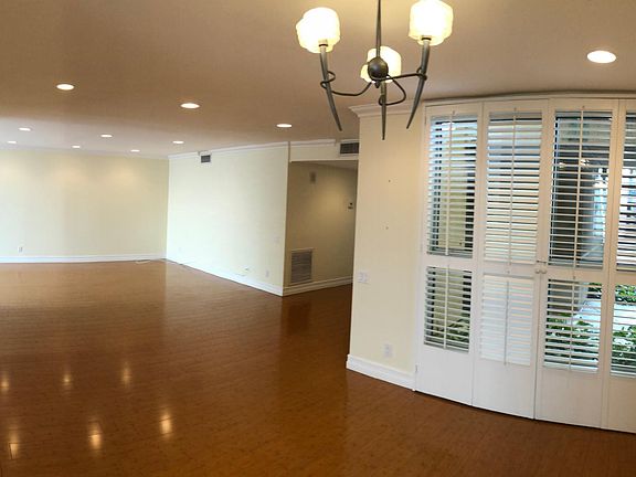 2nd image of 5301 Balboa Blvd Unit L9
