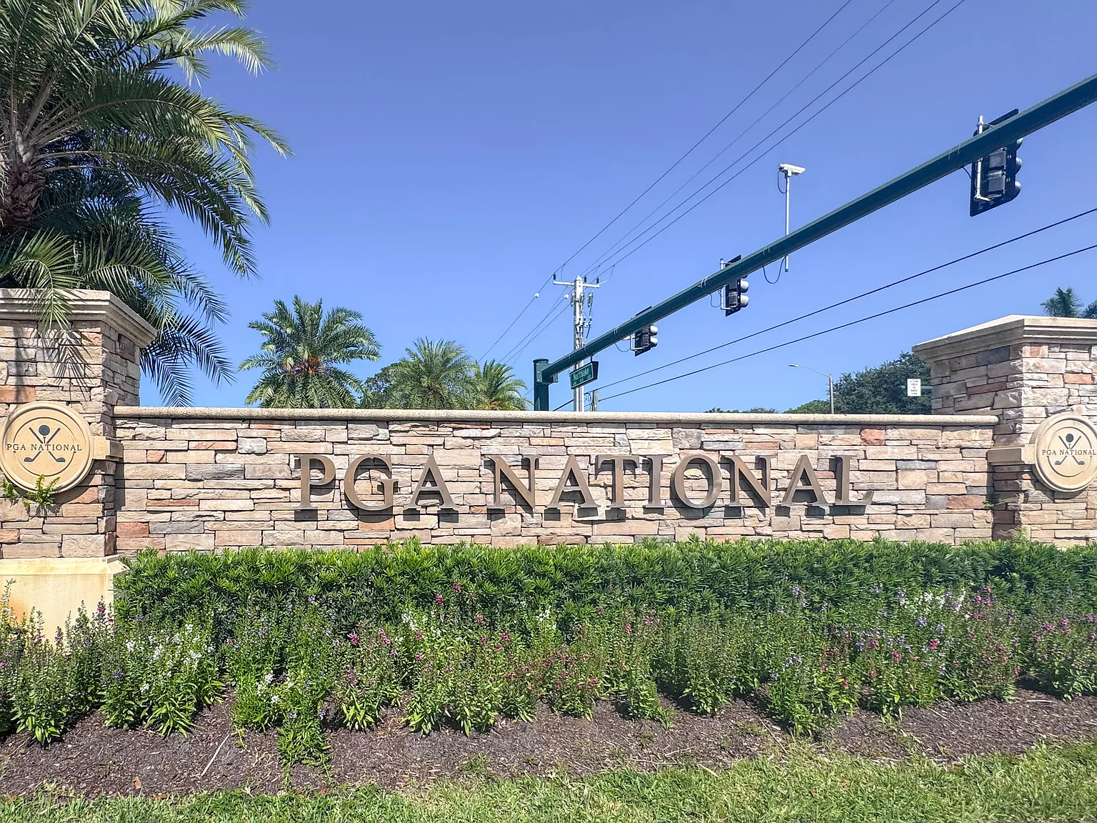 2 bed, 2.0 bath, 770 sqft, $3,300 — Photo 2