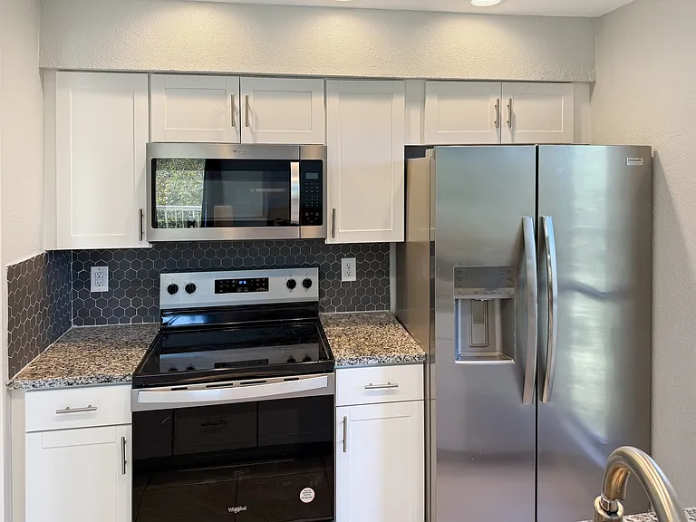 801 Grassy Knl #A — Photo 4