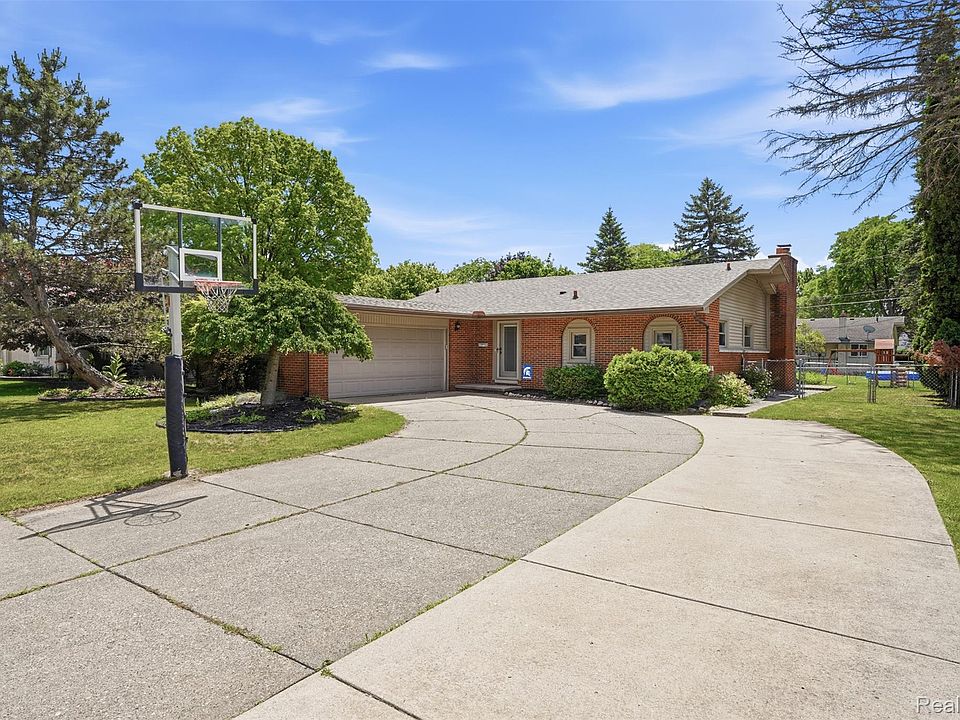 1st image of 36273 Margareta St