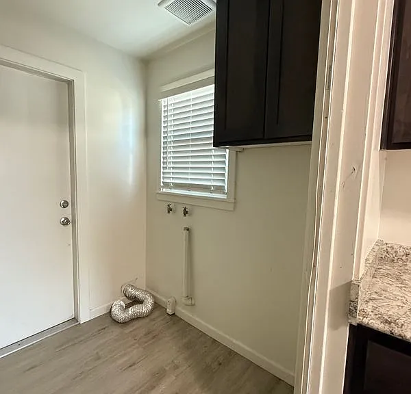 410 E San Joaquin Ave — Photo 7