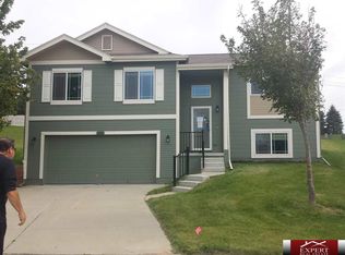 16826 Grand Cir, Omaha, NE 68116