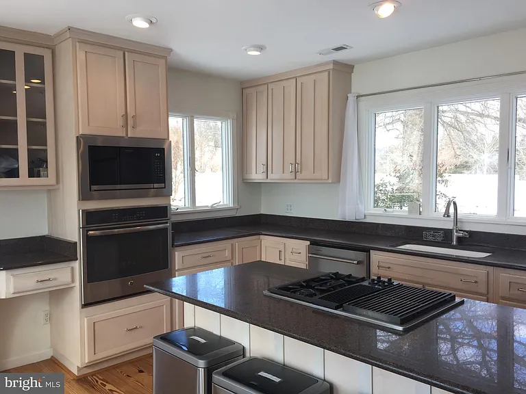 873 Hawlin Rd — Photo 27