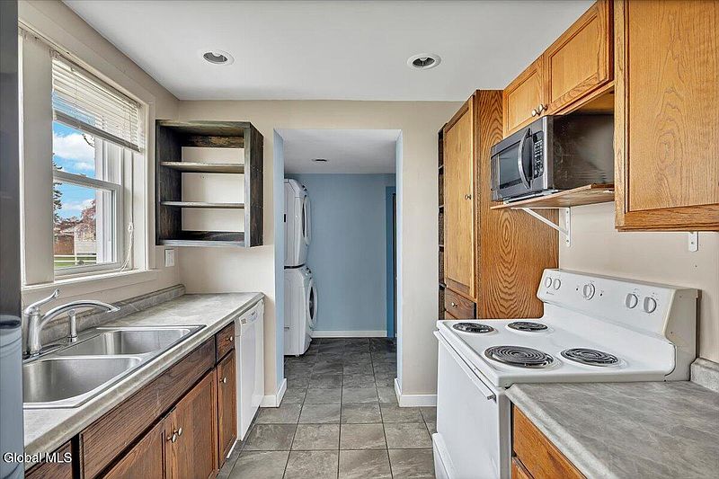 4th image of 1636 9th Avenue