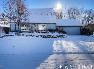 858 Tierra St SE, Kentwood, MI 49508