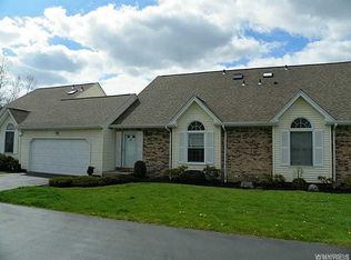 11 Hawthorne Trl, Depew, NY 14043
