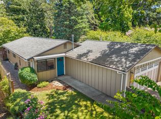 915 7th St, Hood River, OR 97031