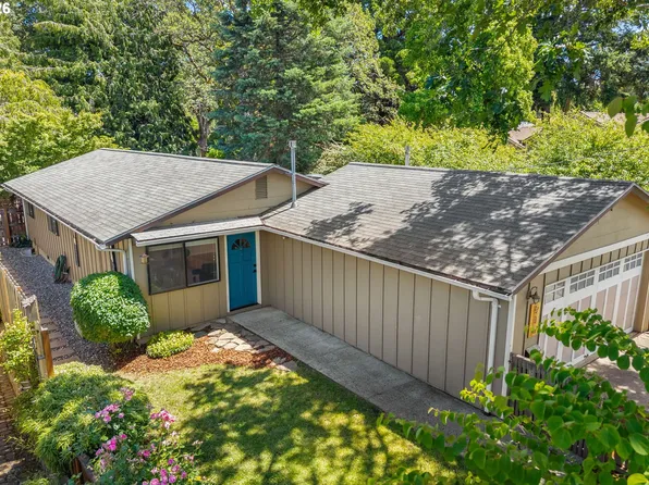 915 7th St, Hood River, OR 97031