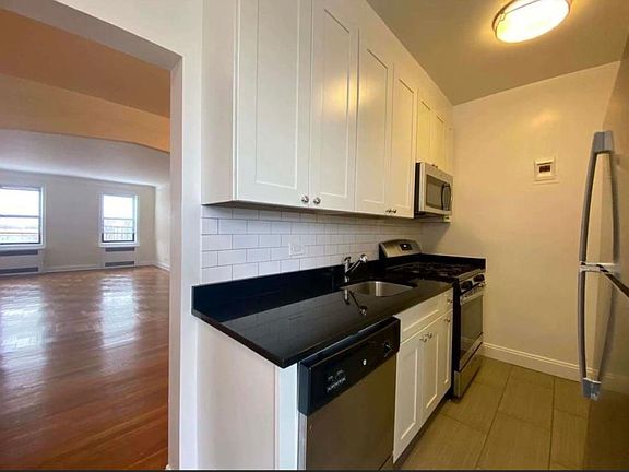 4th image of 17290 Highland Ave #B6
