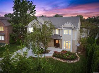 329 Beverly Estates Dr, Waterford, MI 48328