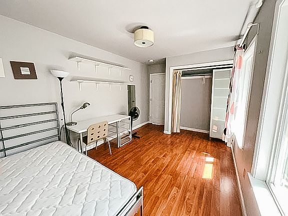3rd image of 533 28th St #B