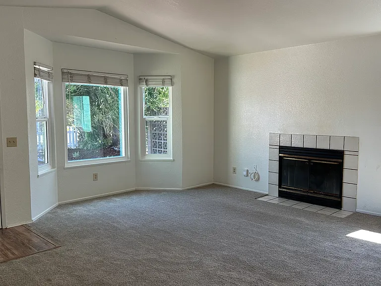 5000 San Francisco Blvd — Photo 5