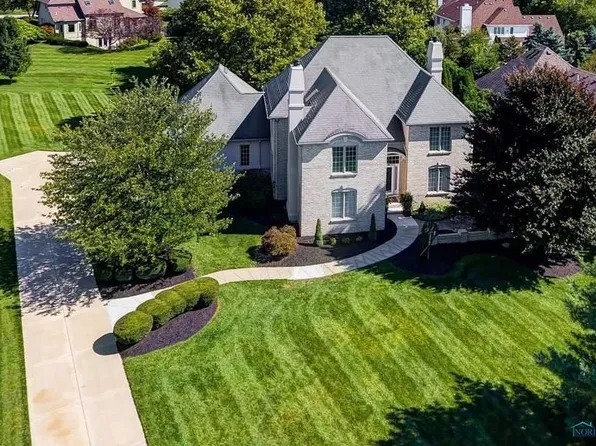 1550 Cobblestone Dr, Bowling Green, OH 43402