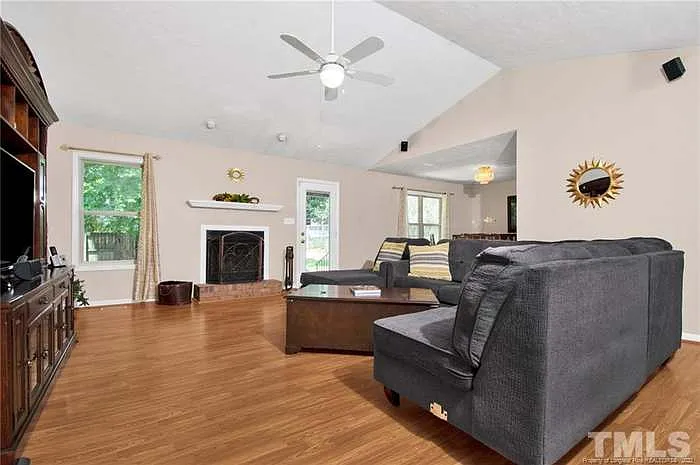 3024 Coachway Dr — Photo 6