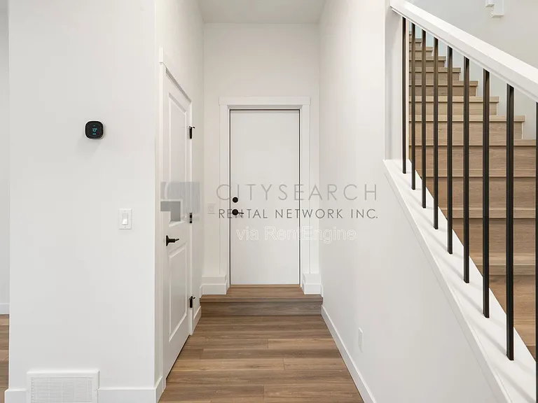244 Sovereign Cres SW #1 — Photo 9
