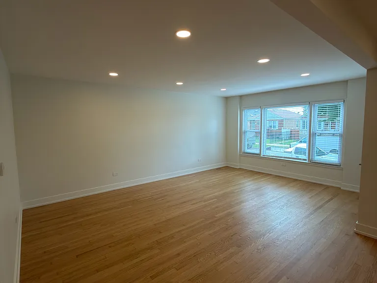 2706 N Melvina Ave #2 — Photo 7