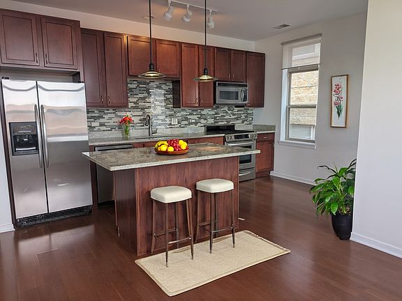3rd image of 2923 N Clybourn Ave Unit 401