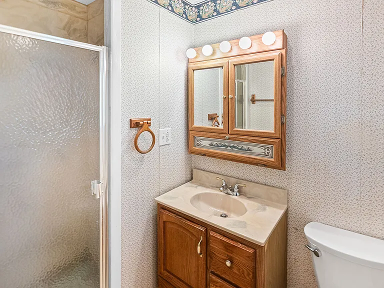 206 Joan Ave — Photo 9